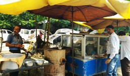 Famous Naan wallah- Gandhi Nagar-Jammu- Rajma-Kulcha